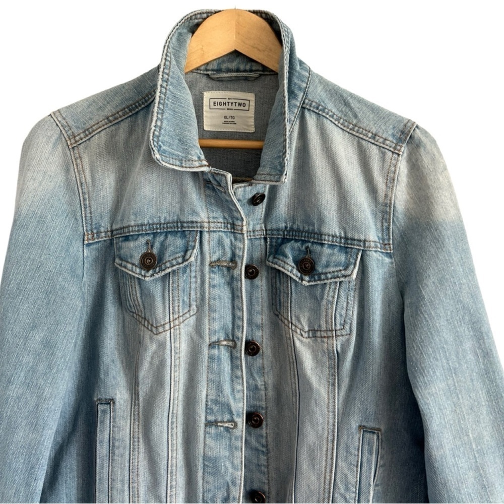 EIGHTY TWO DENIM Light Washed Jean Jacket X-LARGE